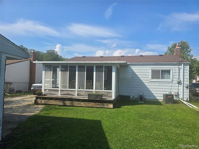 22233 Silver Creek Lane, Rockwood, MI 48173