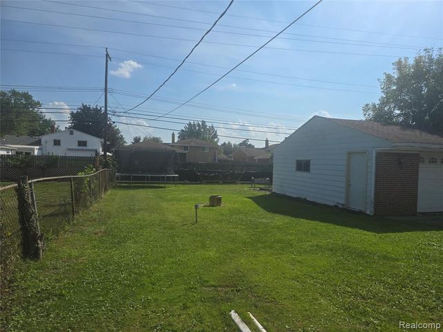 22233 Silver Creek Lane, Rockwood, MI 48173