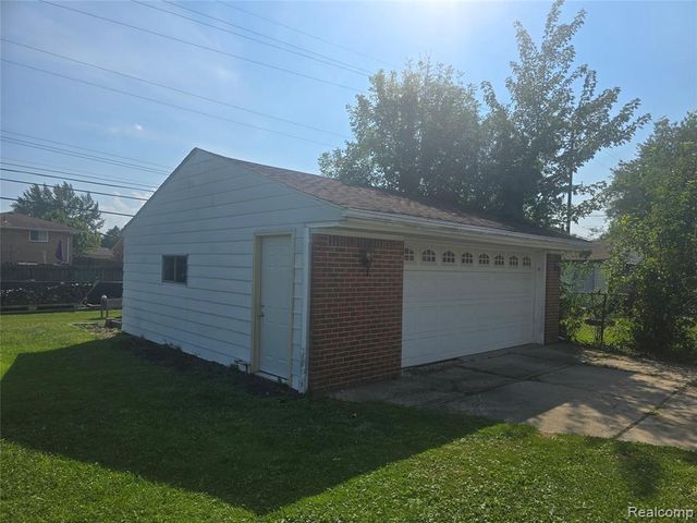 22233 Silver Creek Lane, Rockwood, MI 48173