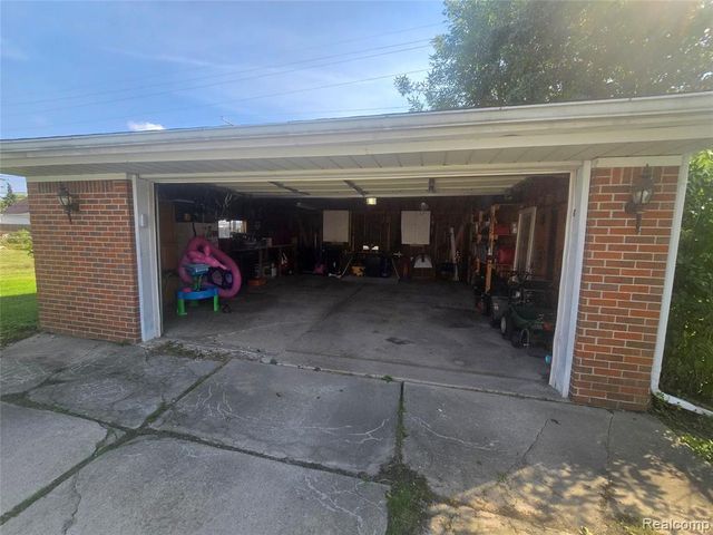 22233 Silver Creek Lane, Rockwood, MI 48173