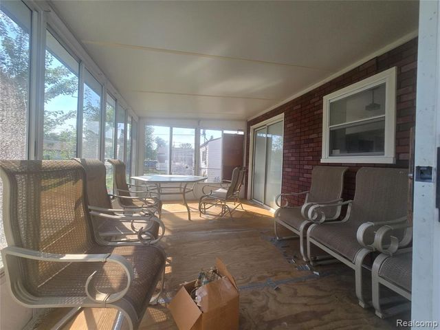 22233 Silver Creek Lane, Rockwood, MI 48173