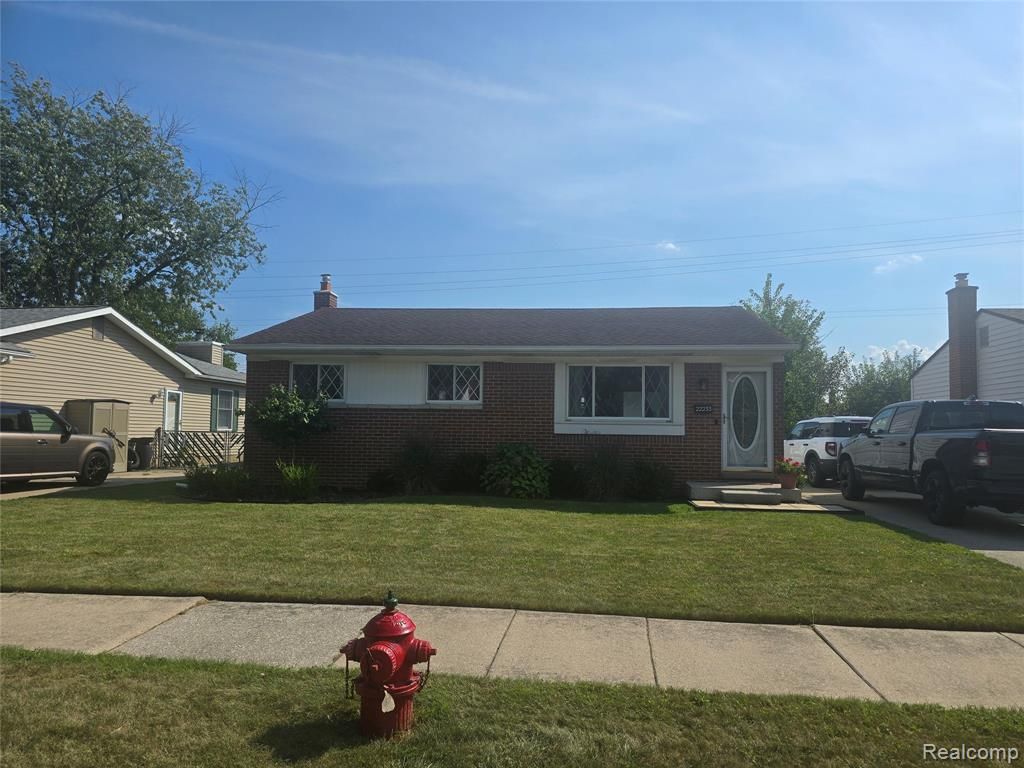 22233 Silver Creek Lane, Rockwood, MI 48173