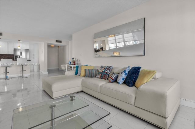 2780 NE 183rd St 1517, Aventura, FL 33160