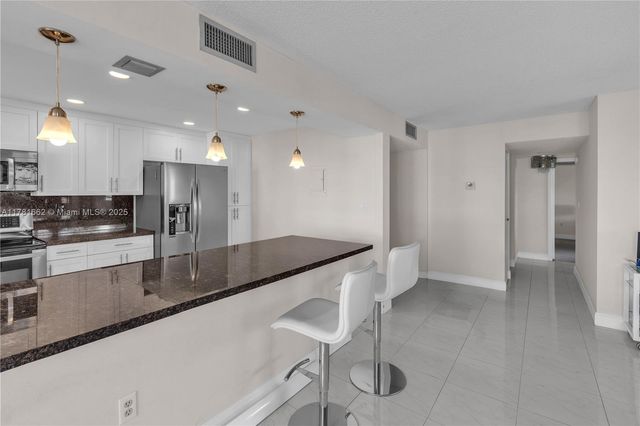 2780 NE 183rd St 1517, Aventura, FL 33160