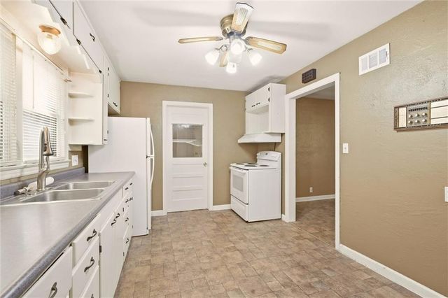 310 SW 13th Street, Blue Springs, MO 64015