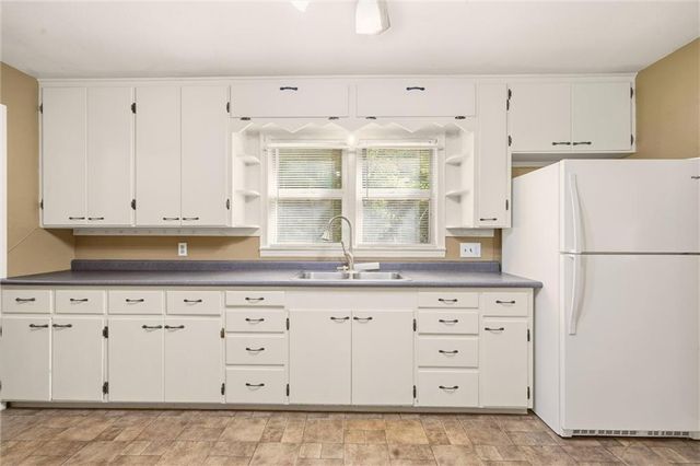 310 SW 13th Street, Blue Springs, MO 64015