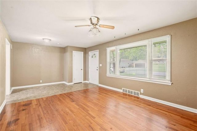 310 SW 13th Street, Blue Springs, MO 64015