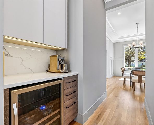 593 Saw Mill Brook Pkwy, Newton, MA 02459