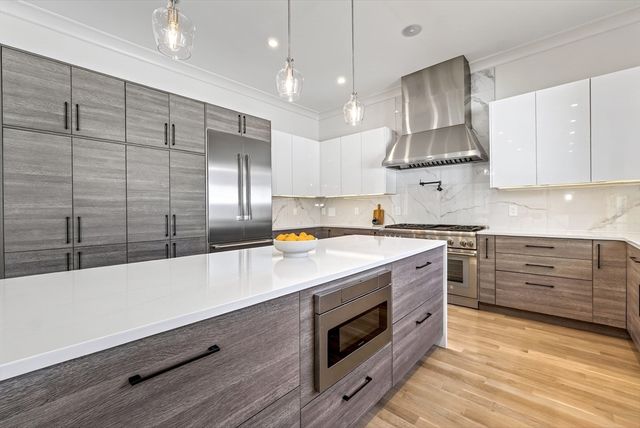 593 Saw Mill Brook Pkwy, Newton, MA 02459