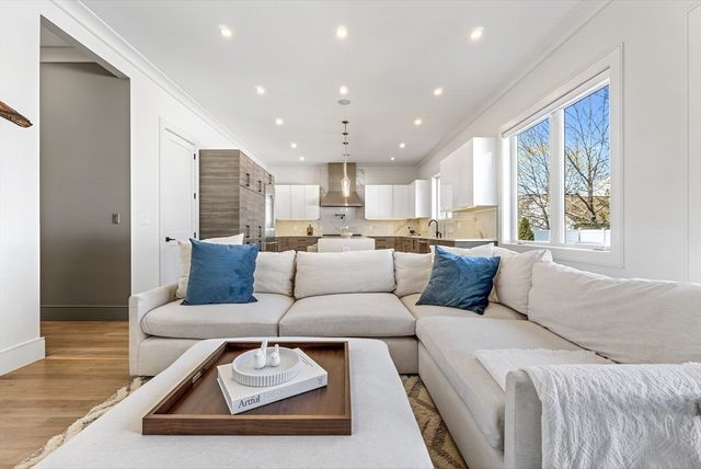 593 Saw Mill Brook Pkwy, Newton, MA 02459