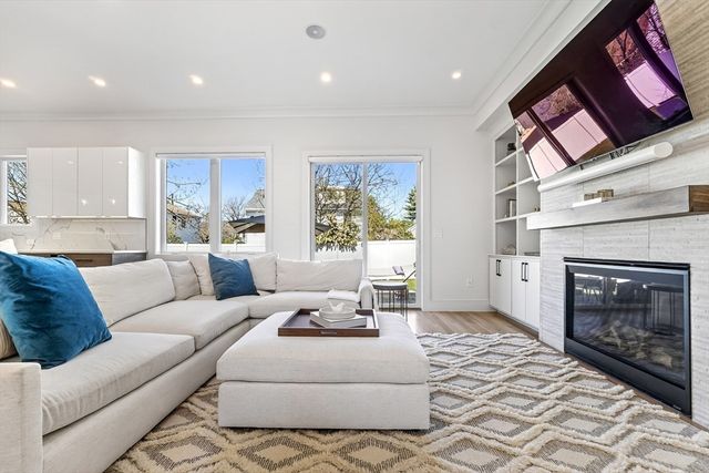 593 Saw Mill Brook Pkwy, Newton, MA 02459