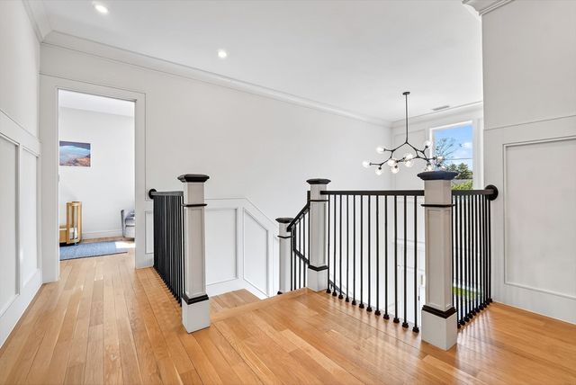 593 Saw Mill Brook Pkwy, Newton, MA 02459