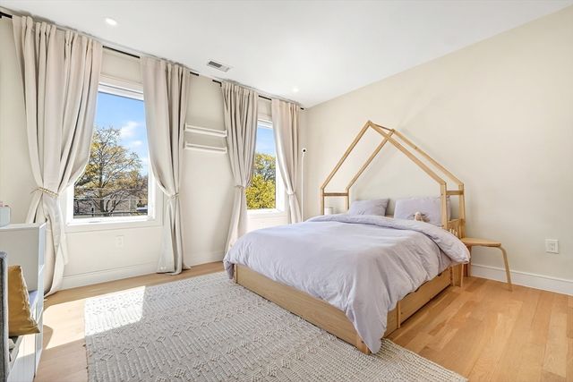 593 Saw Mill Brook Pkwy, Newton, MA 02459