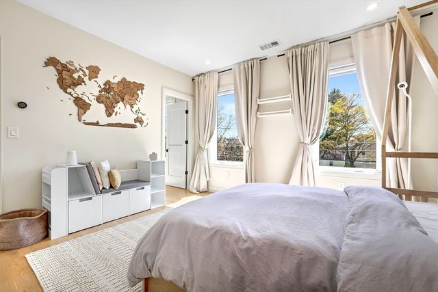 593 Saw Mill Brook Pkwy, Newton, MA 02459