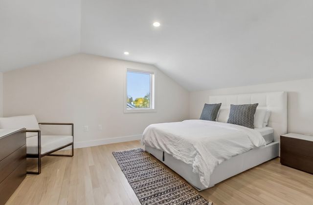 593 Saw Mill Brook Pkwy, Newton, MA 02459