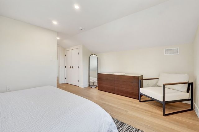 593 Saw Mill Brook Pkwy, Newton, MA 02459