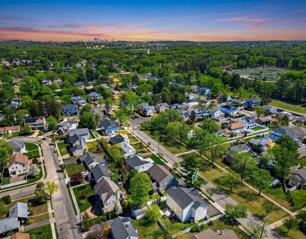593 Saw Mill Brook Pkwy, Newton, MA 02459