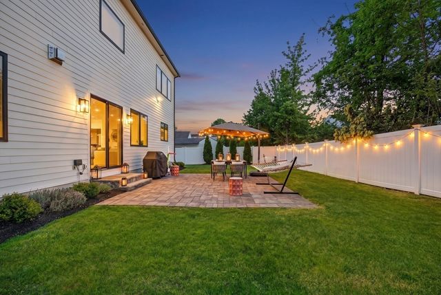 593 Saw Mill Brook Pkwy, Newton, MA 02459