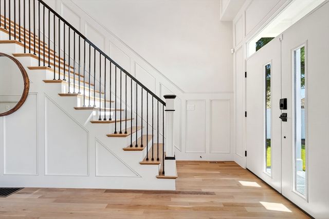593 Saw Mill Brook Pkwy, Newton, MA 02459