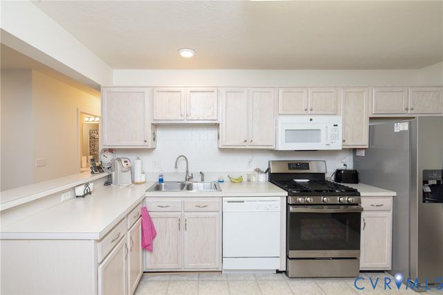 3329 Stone Manor Cir, Chester, VA 23831