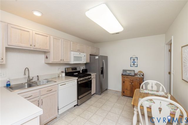 3329 Stone Manor Cir, Chester, VA 23831