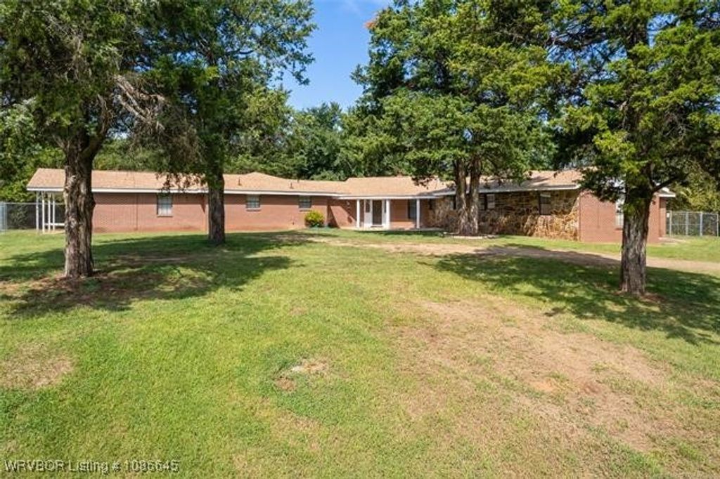 39827 Morris Creek Road, Howe, OK 74940