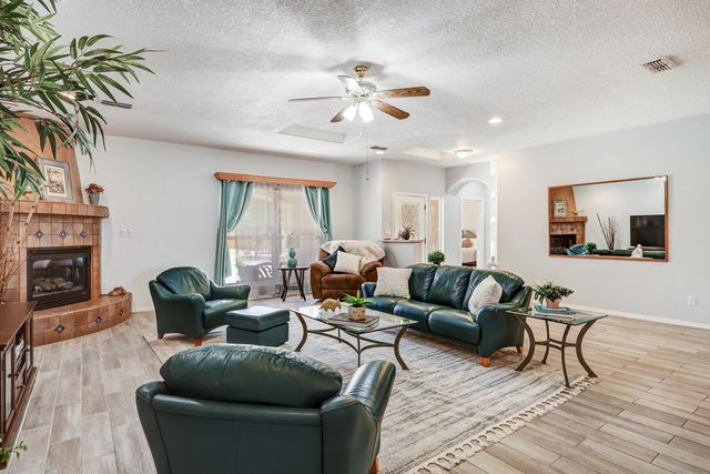 124 75th Street SW, Albuquerque, NM 87121
