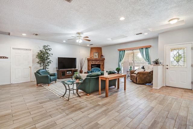 124 75th Street SW, Albuquerque, NM 87121