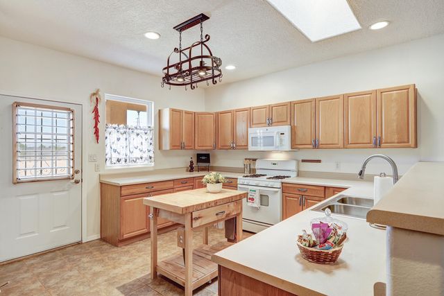 124 75th Street SW, Albuquerque, NM 87121