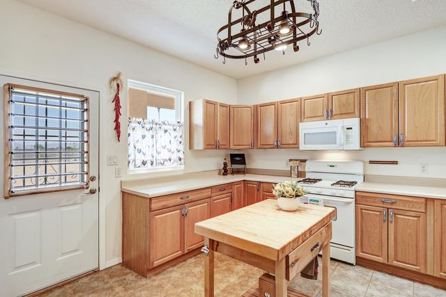 124 75th Street SW, Albuquerque, NM 87121
