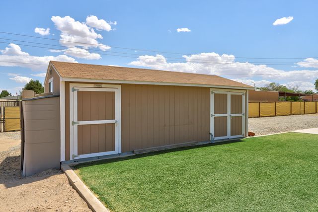 124 75th Street SW, Albuquerque, NM 87121