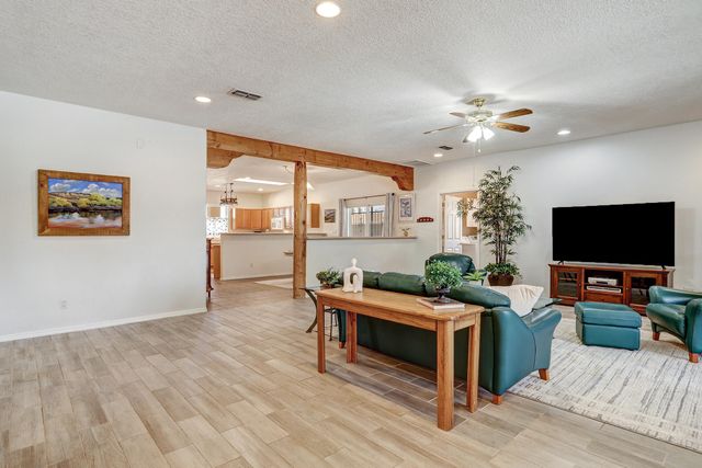 124 75th Street SW, Albuquerque, NM 87121