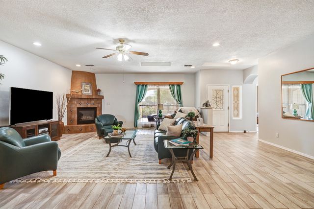124 75th Street SW, Albuquerque, NM 87121