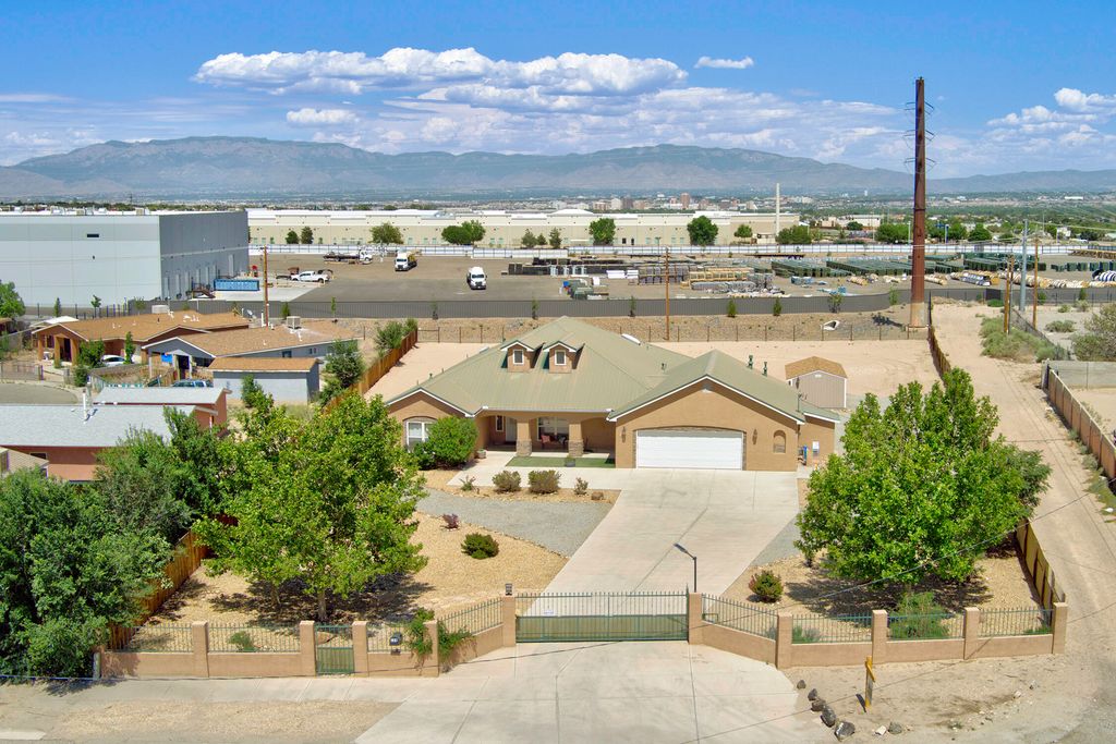 124 75th Street SW, Albuquerque, NM 87121
