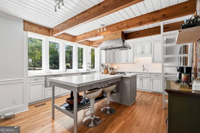 6504 Yacht Club Road, Flowery Branch, GA 30542
