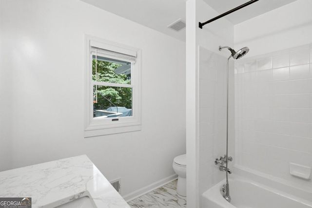 6504 Yacht Club Road, Flowery Branch, GA 30542