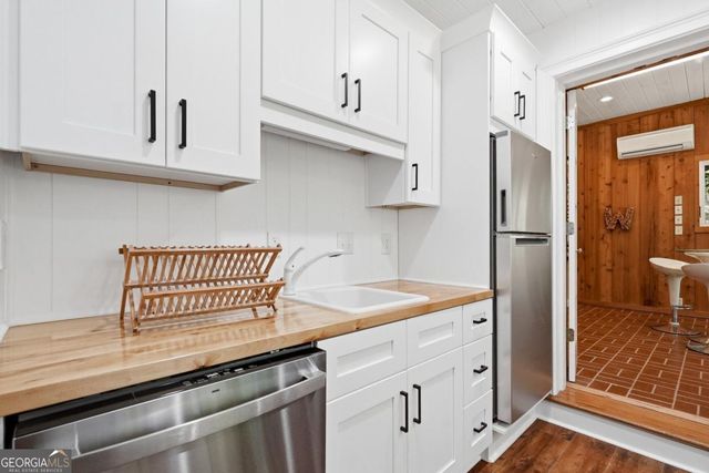 6504 Yacht Club Road, Flowery Branch, GA 30542