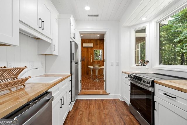 6504 Yacht Club Road, Flowery Branch, GA 30542