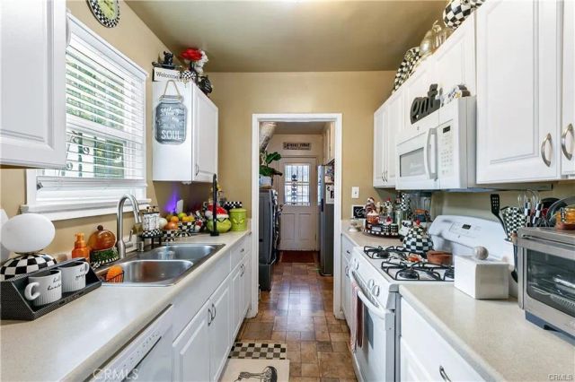 3907 Edgehill Drive, Leimert Park, CA 90008