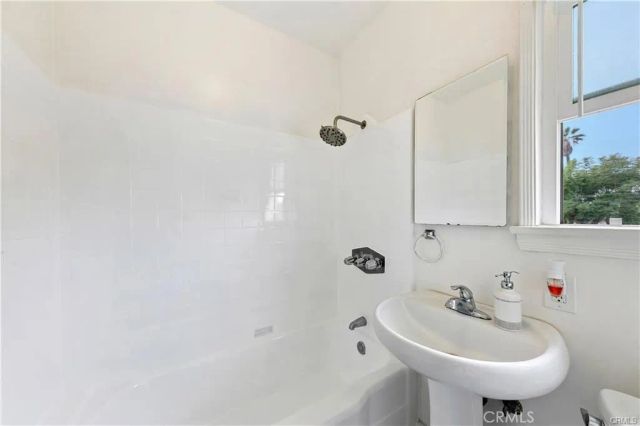3907 Edgehill Drive, Leimert Park, CA 90008