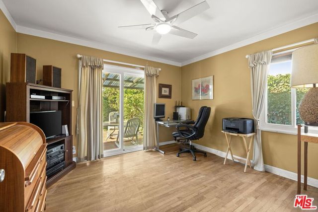 7507 Oak Park Avenue, Lake Balboa, CA 91406