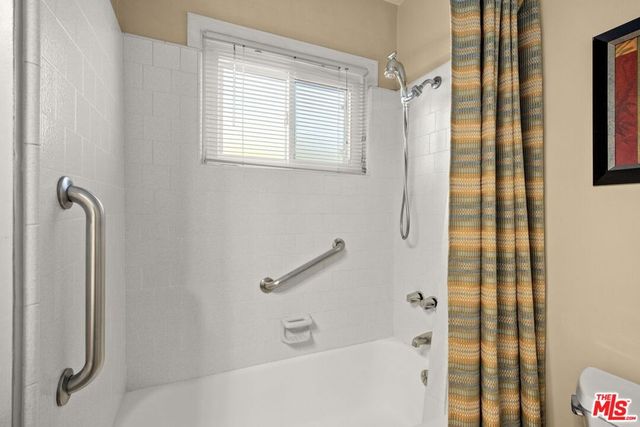 7507 Oak Park Avenue, Lake Balboa, CA 91406