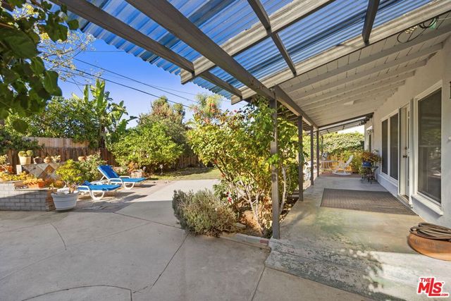 7507 Oak Park Avenue, Lake Balboa, CA 91406