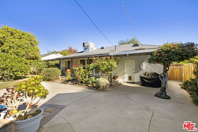 7507 Oak Park Avenue, Lake Balboa, CA 91406