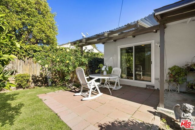 7507 Oak Park Avenue, Lake Balboa, CA 91406