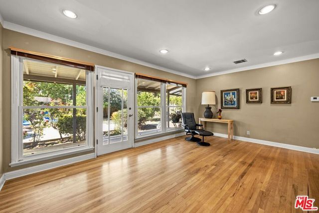 7507 Oak Park Avenue, Lake Balboa, CA 91406