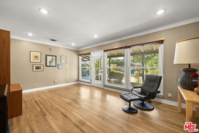 7507 Oak Park Avenue, Lake Balboa, CA 91406