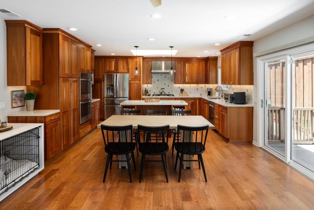 Image 11 of property listing at 1267 Foothill Street, Redwood City, CA 94061