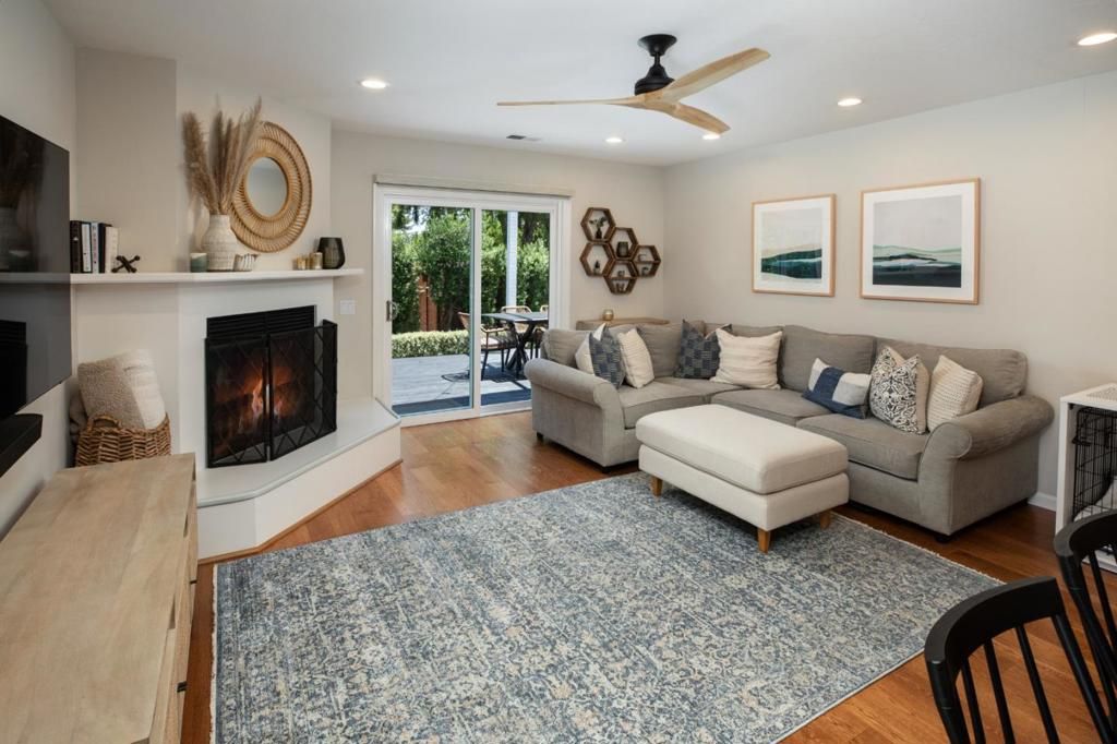 Image 9 of property listing at 1267 Foothill Street, Redwood City, CA 94061