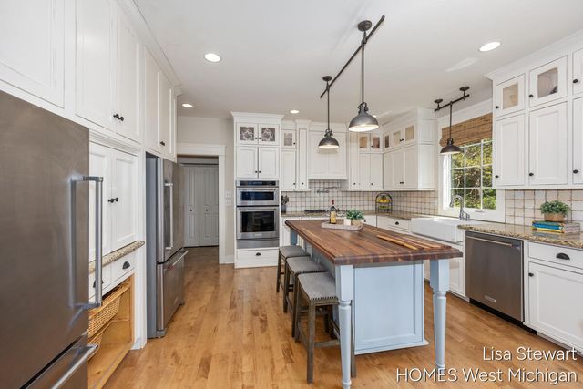 2450 Shears Crossing Court, Grand Rapids, MI 49525